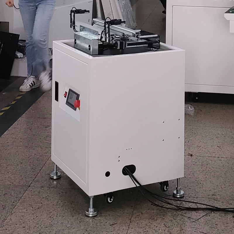 M&aacute;quina girat&oacute;ria com levantamento autom&aacute;tico de 90 graus