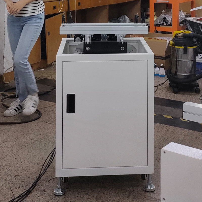 M&aacute;quina girat&oacute;ria com levantamento autom&aacute;tico de 90 graus